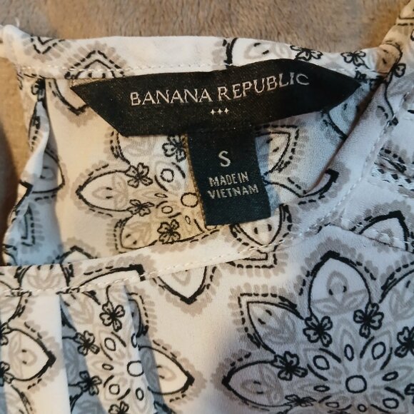 Banana Republic Factory Women's Medallion / Floral Cap Sleeve Top SZ S - Picture 4 of 8